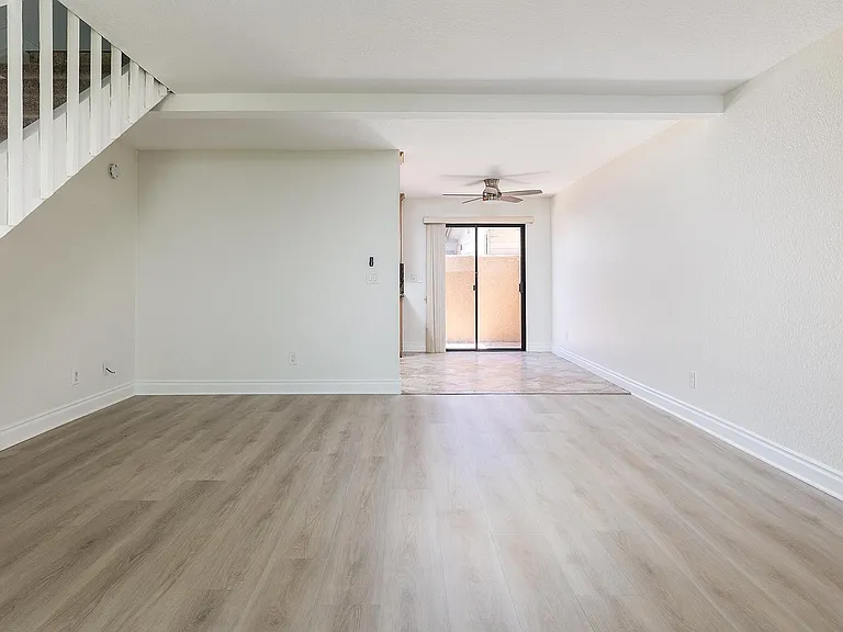 3952-3970 Howard Ave #3954 — Photo 11