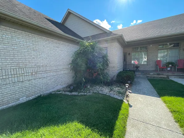 306 Carnation St NE, Demotte, IN 46310
