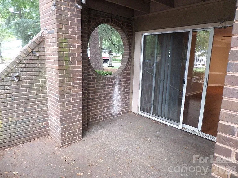 1109 E Morehead St #10 — Photo 14