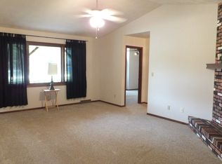 6621 Ohare Dr, Stillman Valley, IL 61084