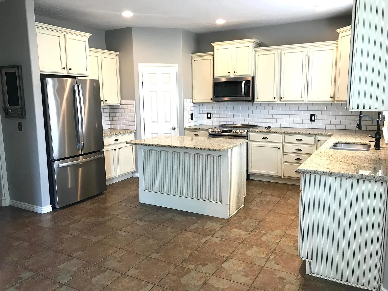 12048 N Cyprus Dr — Photo 2