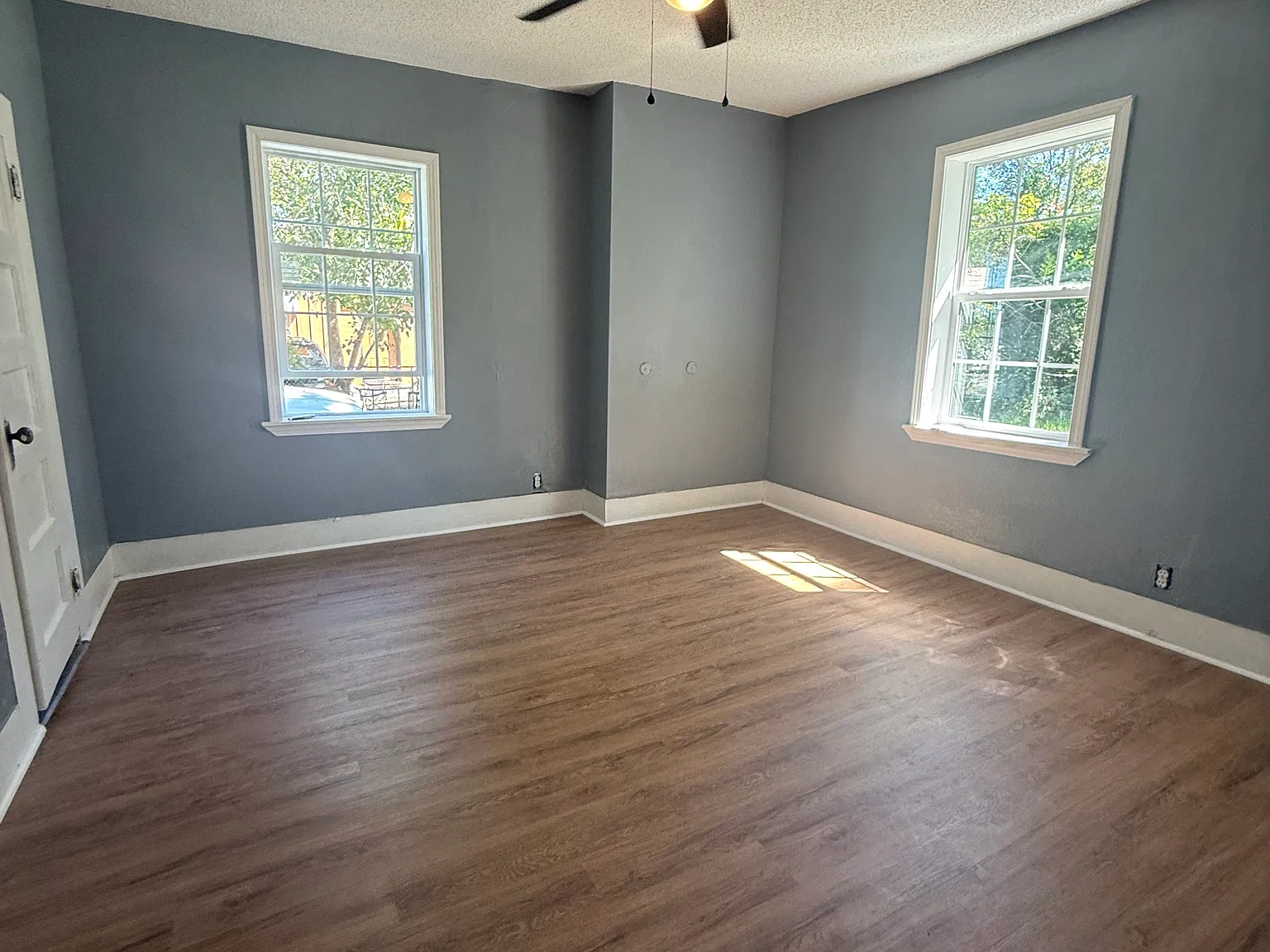 3 bed, 1200 sqft, $1,300 — Photo 3