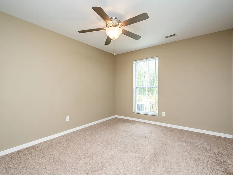 1000 Oakcrest St — Photo 16