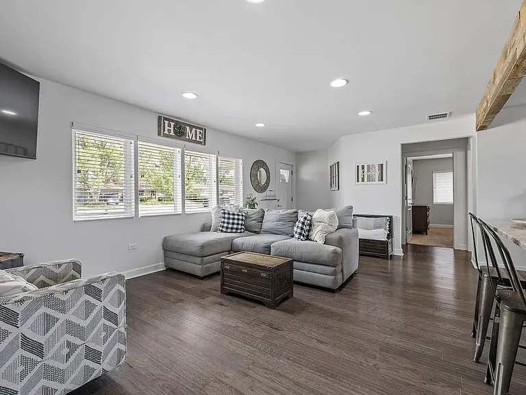 1621 Barthelone Ave — Photo 5