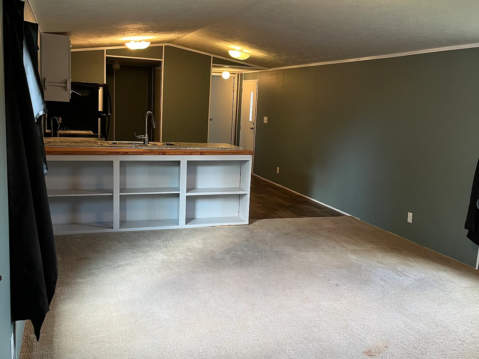 3 bed, 1000 sqft, $1,300 — Photo 3