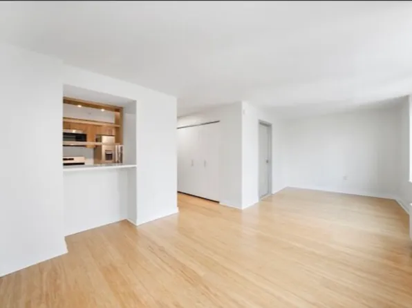 100 West 39th Street image 7 of 8