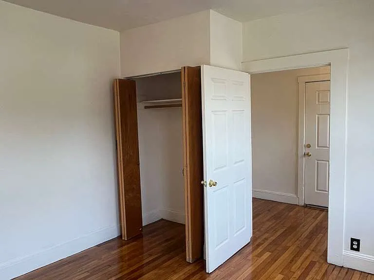 827 Hyde Park Ave — Photo 19