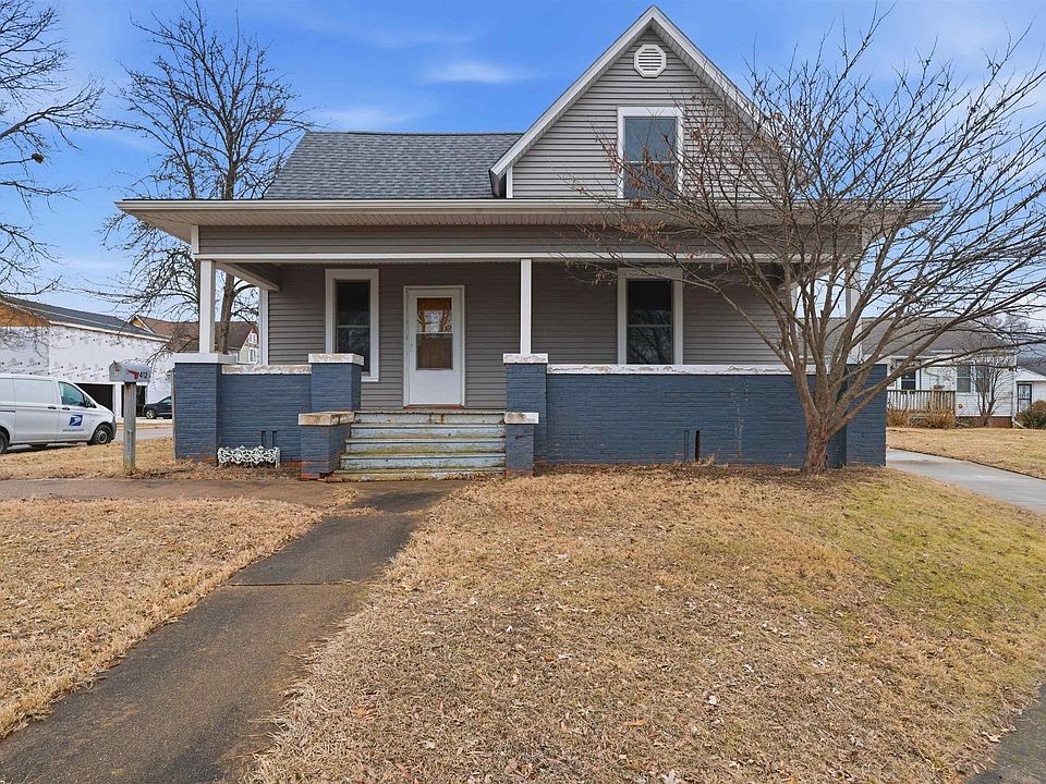 1st image of 412 W Maple St
