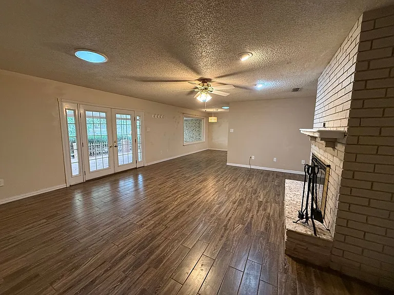 1401 Hillcrest Dr — Photo 27