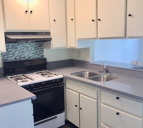 4th image of 700 E Harvard St APT 105