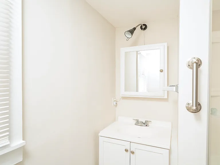 32 Grant St — Photo 24