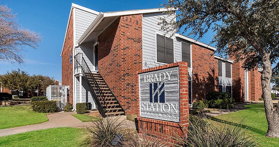 Brady Station Apartments — Photo 3