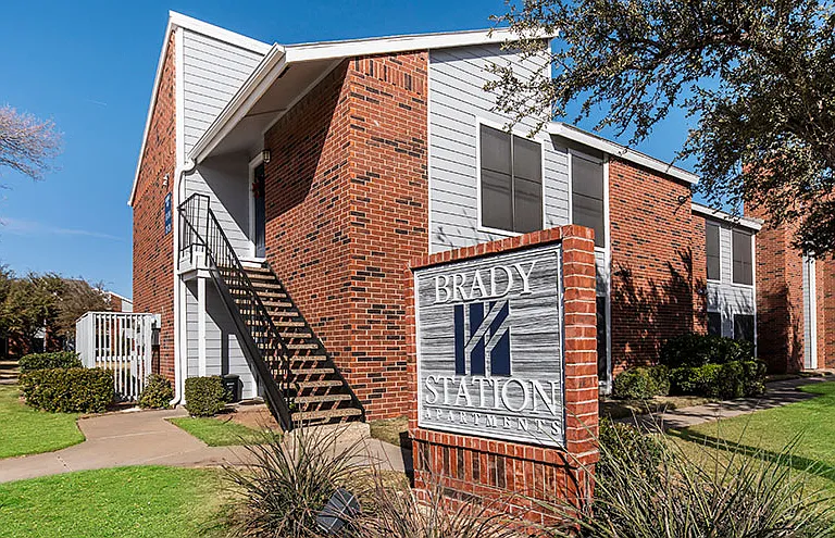 Brady Station Apartments — Photo 3