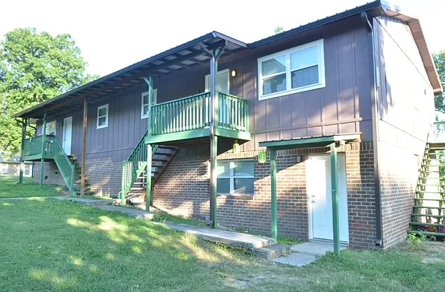 2 bed, 900 sqft, $1,050 — Photo 1