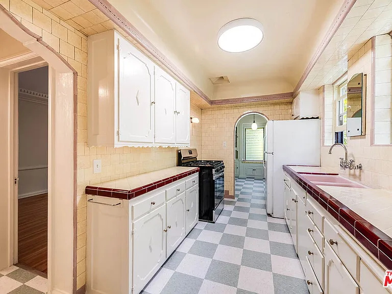 1064 S Ogden Dr — Photo 14