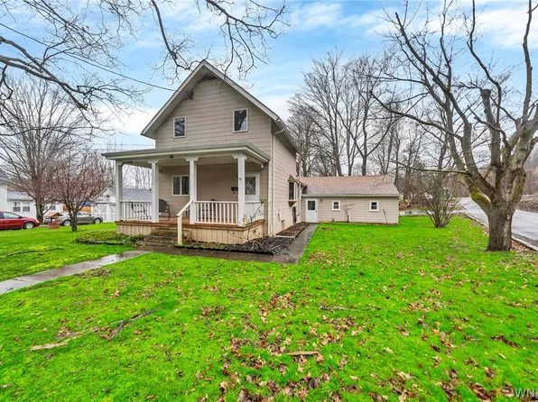 46 Park St, Gowanda, NY 14070