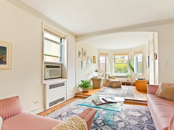 45 Plaza Street West image 2 of 8