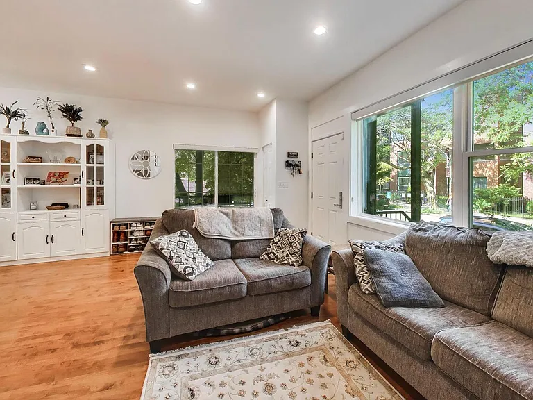 1758 W Pierce Ave — Photo 3