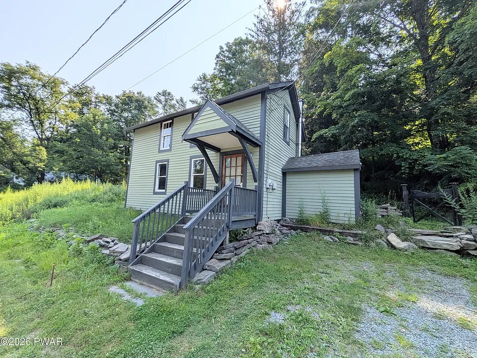 105 Delaware Dr
