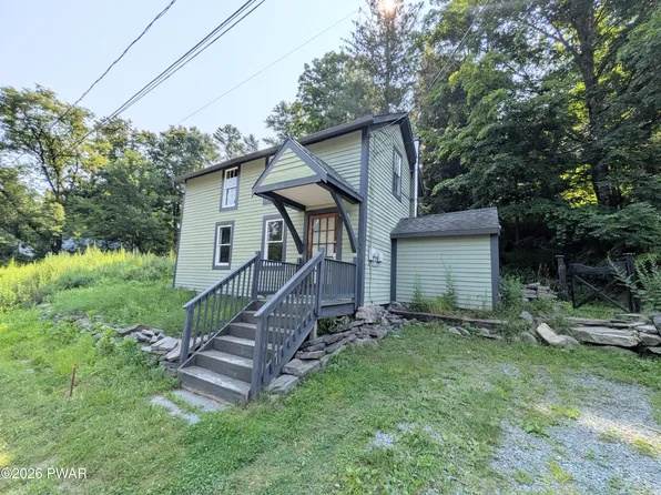 105 Delaware Dr, Lackawaxen, PA 18435