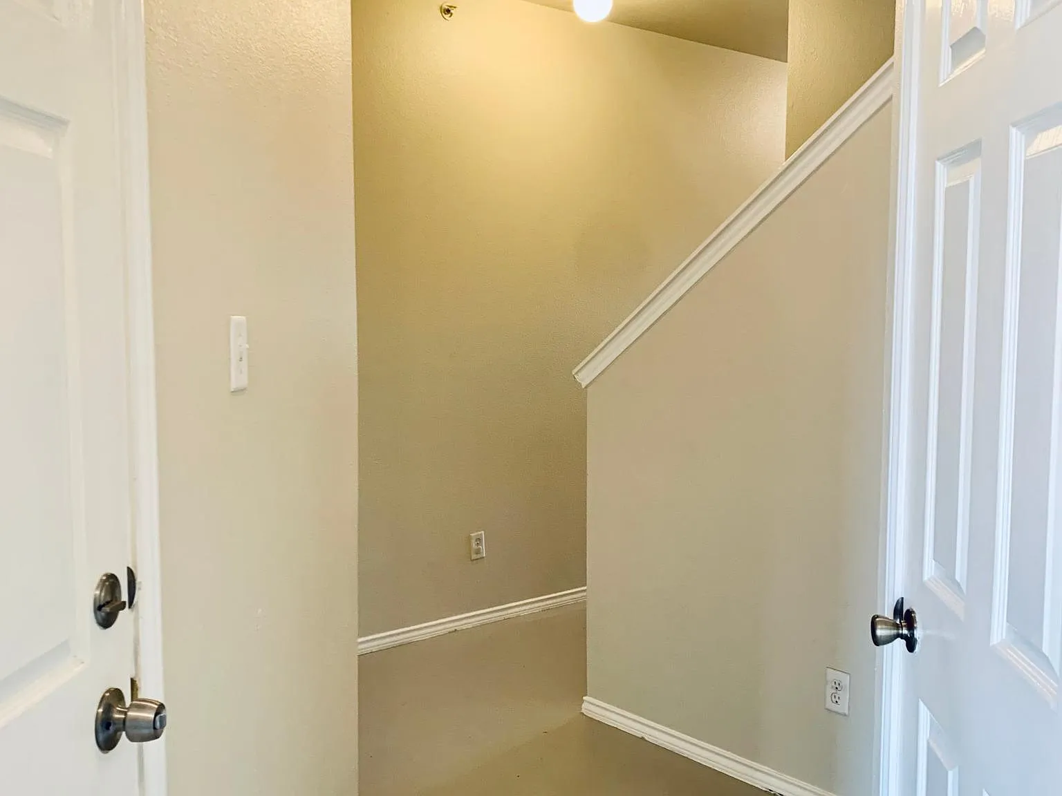 3 bed, 2.5 bath, 1421 sqft, $1,245 — Photo 2