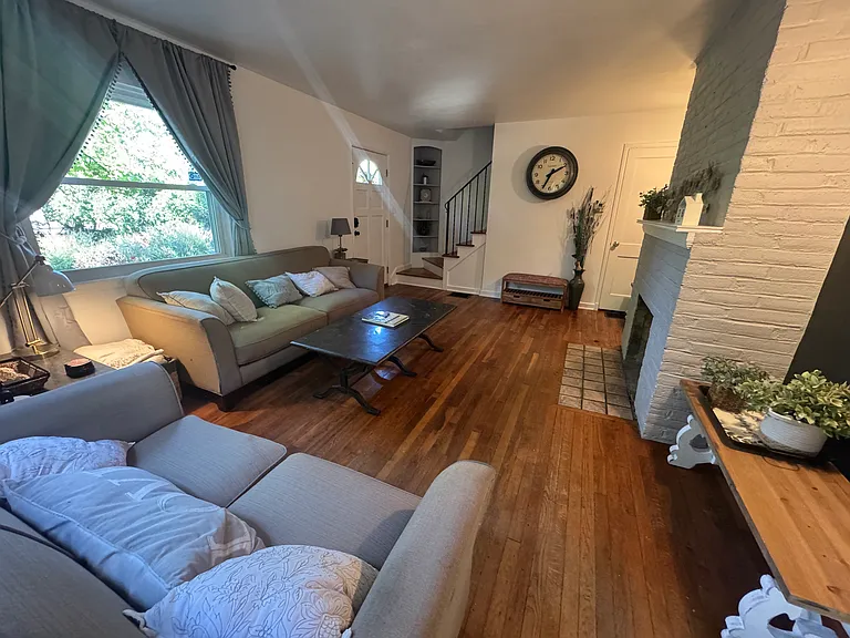 1940 Riverside Dr — Photo 3