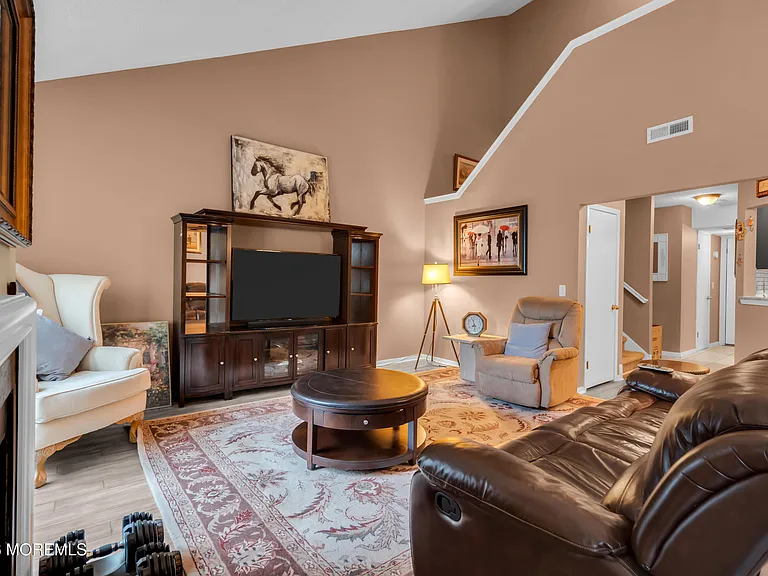 492 Bayberry Ct — Photo 8