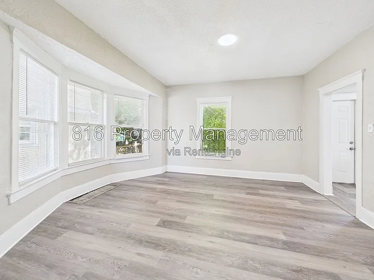 3205 E 31st St — Photo 7