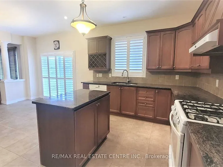 15 Sasha Ct — Photo 7