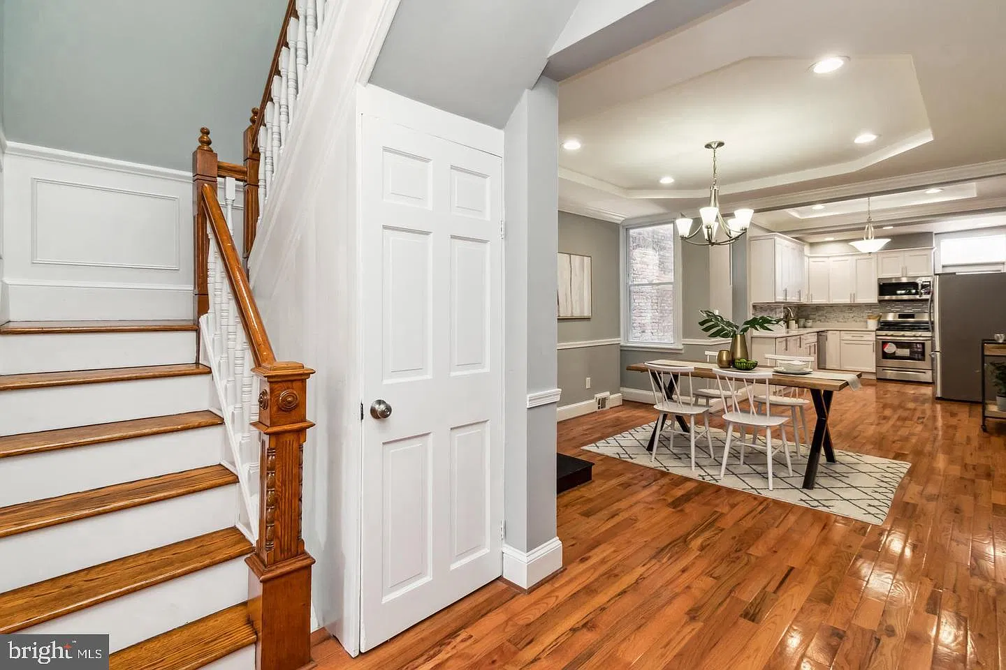 3 bed, 2.0 bath, 2058 sqft, $2,600 — Photo 4