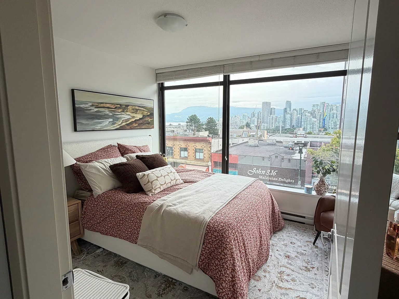 1 bed, 570 sqft, $2,300 — Photo 2