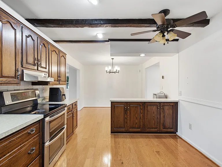 2521 Shanandale Dr — Photo 9