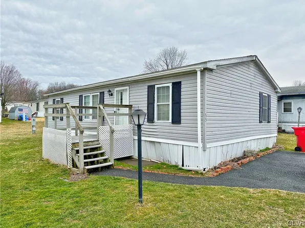 53 Willington Dr, Macungie, PA 18062