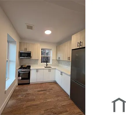 286 Hawthorne Ave — Photo 2