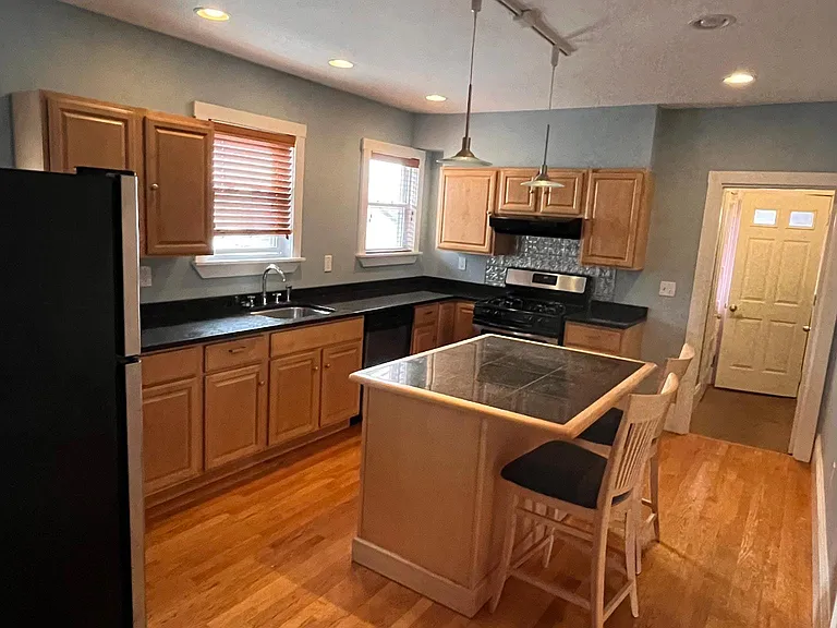 49 Wellington Rd — Photo 1