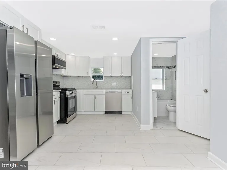 903 Minna Ave — Photo 9