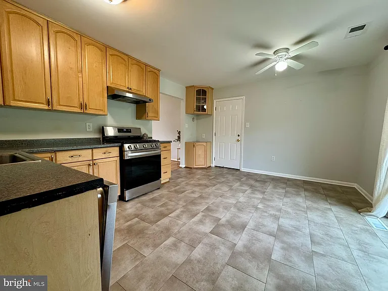 13203 Hampshire Ct — Photo 8
