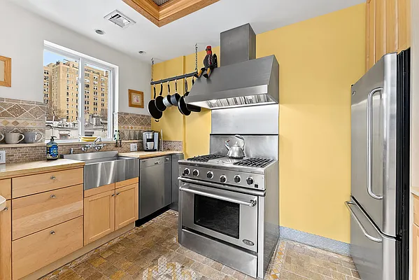 Rented by Corcoran | media 14