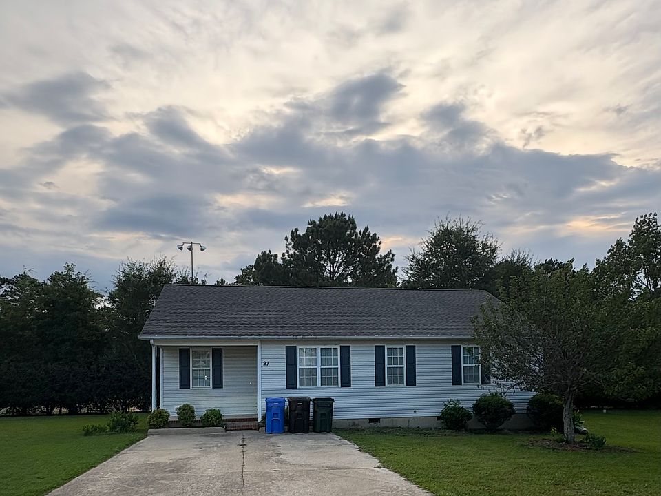 Front of the house, driveway