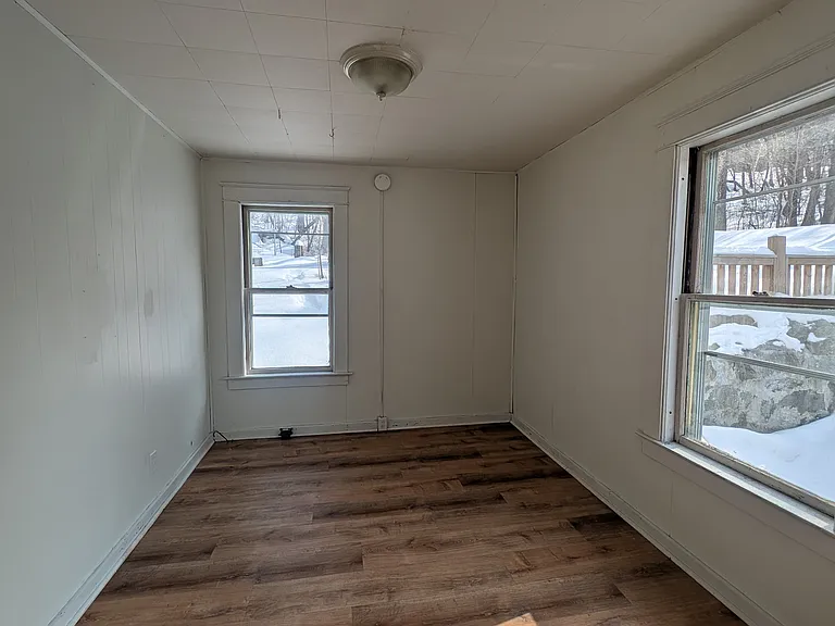 416 Burgess St — Photo 7