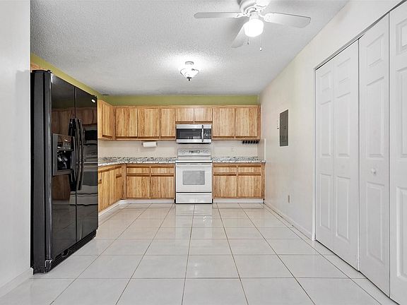 4th image of 3550 NW 95th Terrace #3S
