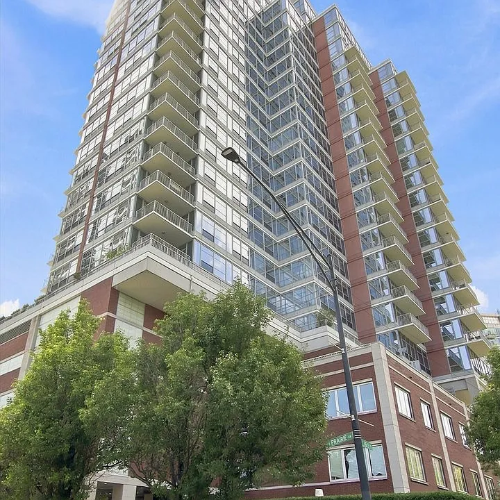 1600 S Prairie Ave #1107