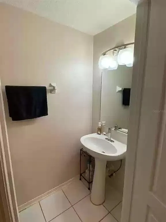 2 bed, 2.5 bath, 1184 sqft, $1,950 — Photo 4