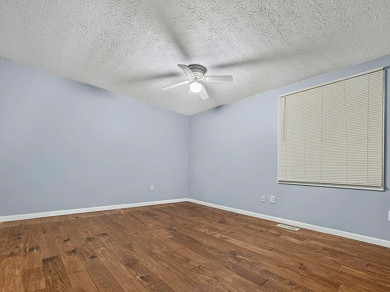 423 Doverwood Dr — Photo 12