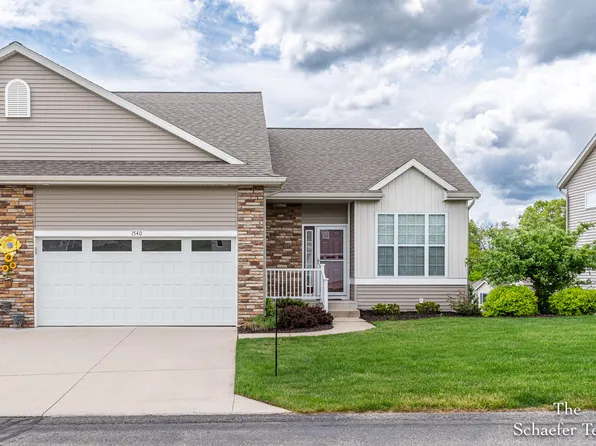 1540 Center Hill Rd SE, Lowell, MI 49331