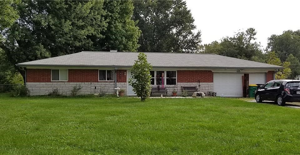 Nice ranch style home with a huge yard!