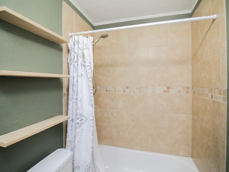 413 Woodway Ln — Photo 16