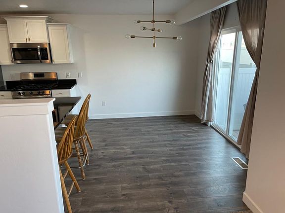 Kitchen Dining Area
