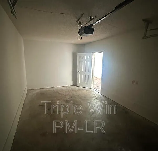 5900 Foxboro Dr — Photo 27