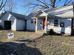 800 W Fackney St, Carmi, IL 62821